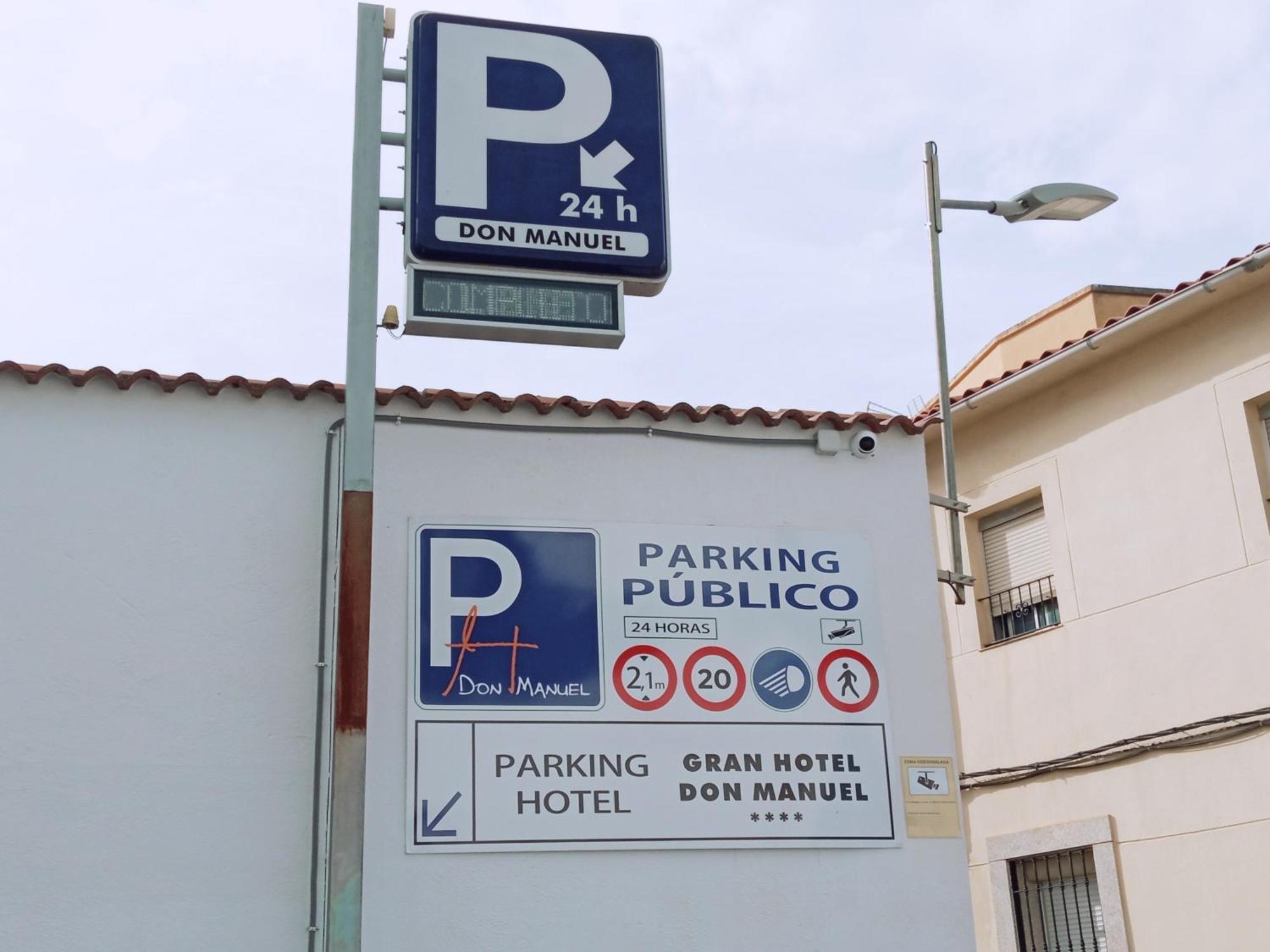 Apartamentos La Almena 2 Caceres Bagian luar foto